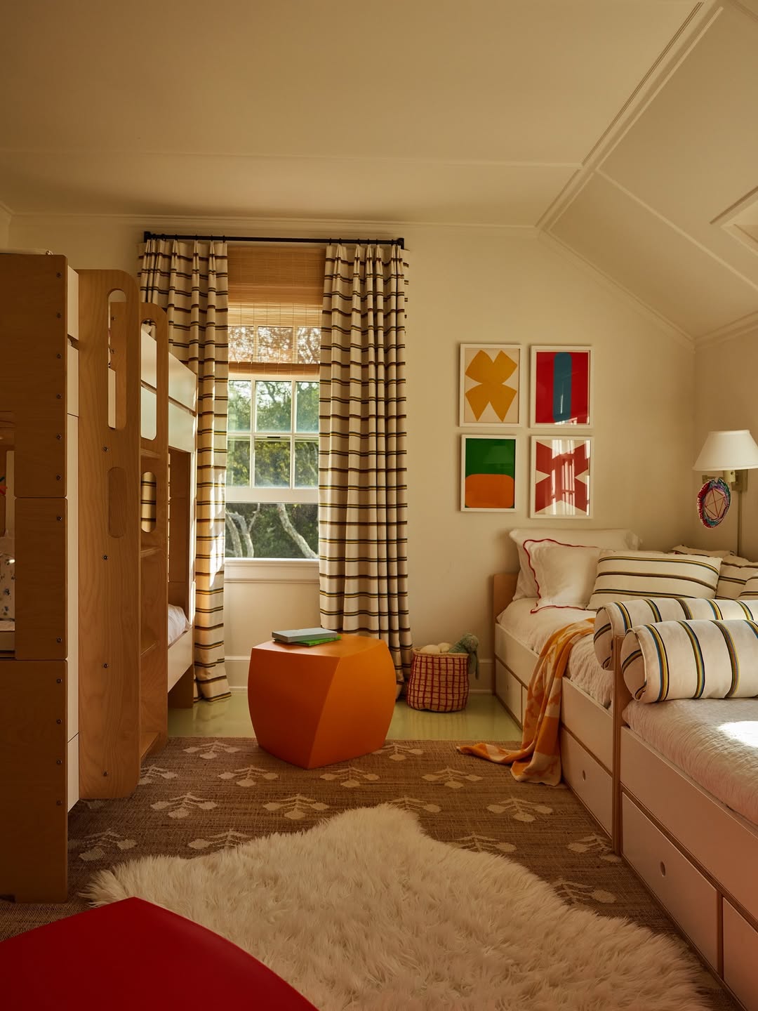 Amy Elise Wilson (@aelisew) styles this Fisher’s Island house designed by @lilydierkes as seen in @elledecor 2025 Escapes Issue.
⠀⠀⠀⠀⠀⠀⠀⠀⠀
Story @thessaly
Photographer @laurejoliet
⠀⠀⠀⠀⠀⠀⠀⠀⠀
#AmyEliseWilson #PropStylist #ElleDecor