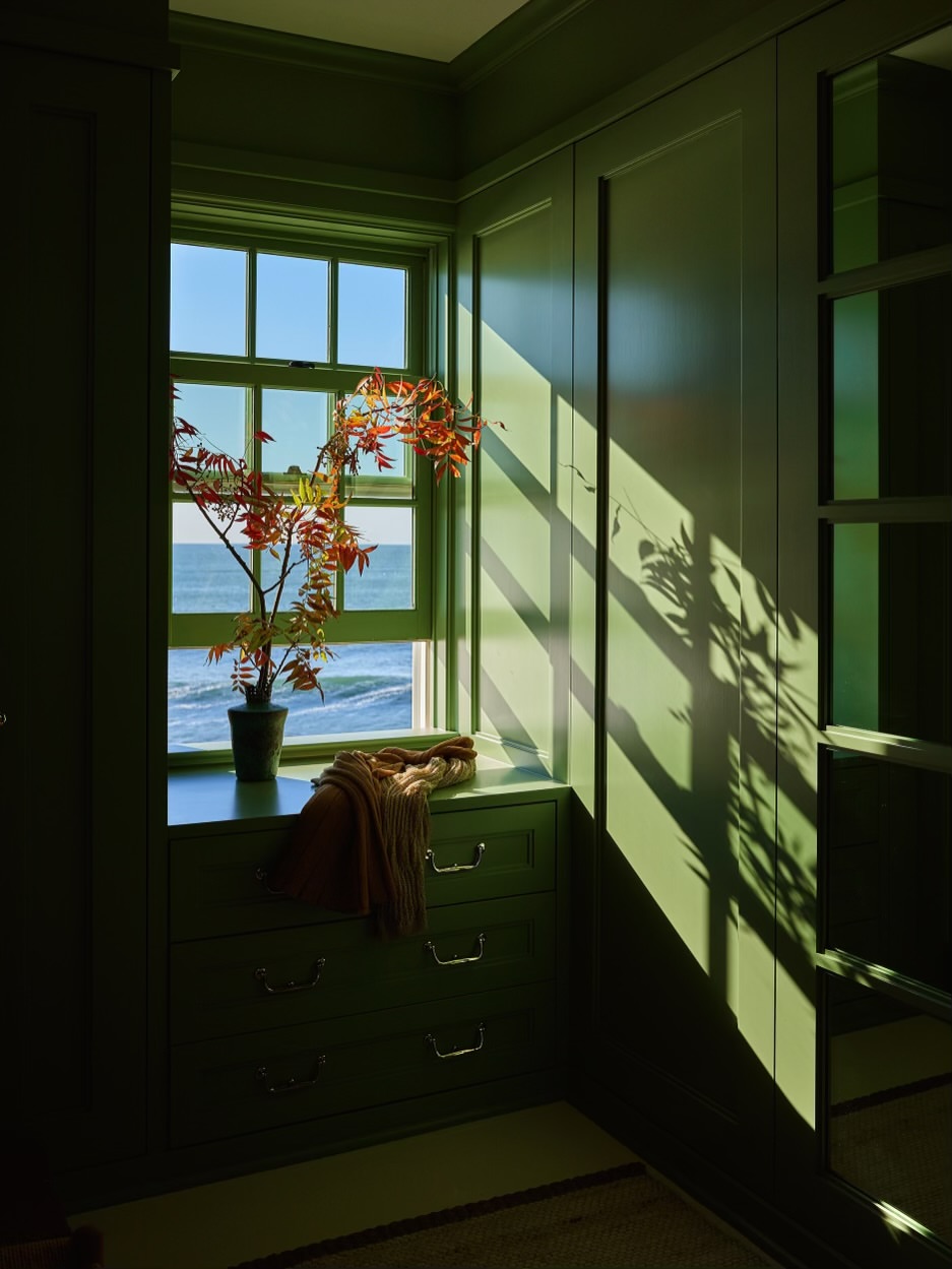 Amy Elise Wilson (@aelisew) styles this Fisher’s Island house designed by @lilydierkes as seen in @elledecor 2025 Escapes Issue.
⠀⠀⠀⠀⠀⠀⠀⠀⠀
Story @thessaly
Photographer @laurejoliet
⠀⠀⠀⠀⠀⠀⠀⠀⠀
#AmyEliseWilson #PropStylist #ElleDecor