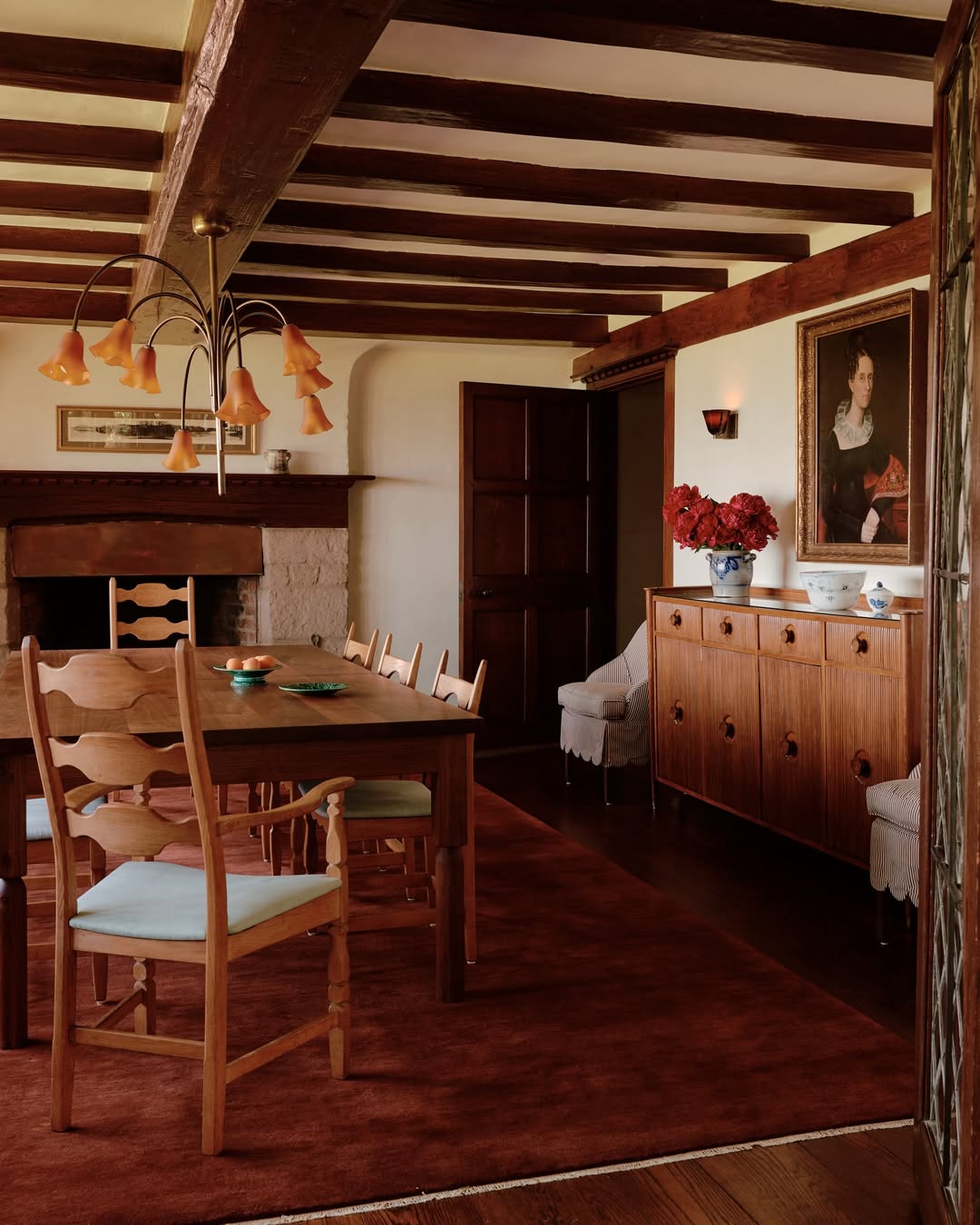 William Jess Laird (@william.jess.laird) photographs a remarkable 1927 John Russell Pope Tudor reimagined by @gen_assembly for @archdigest
⠀⠀⠀⠀⠀⠀⠀⠀⠀
Styling @timbrwn
Written by @morganhannahg
⠀⠀⠀⠀⠀⠀⠀⠀⠀
#WilliamJessLaird #Photographer #ArchitecturalDigest #GeneralAssembly