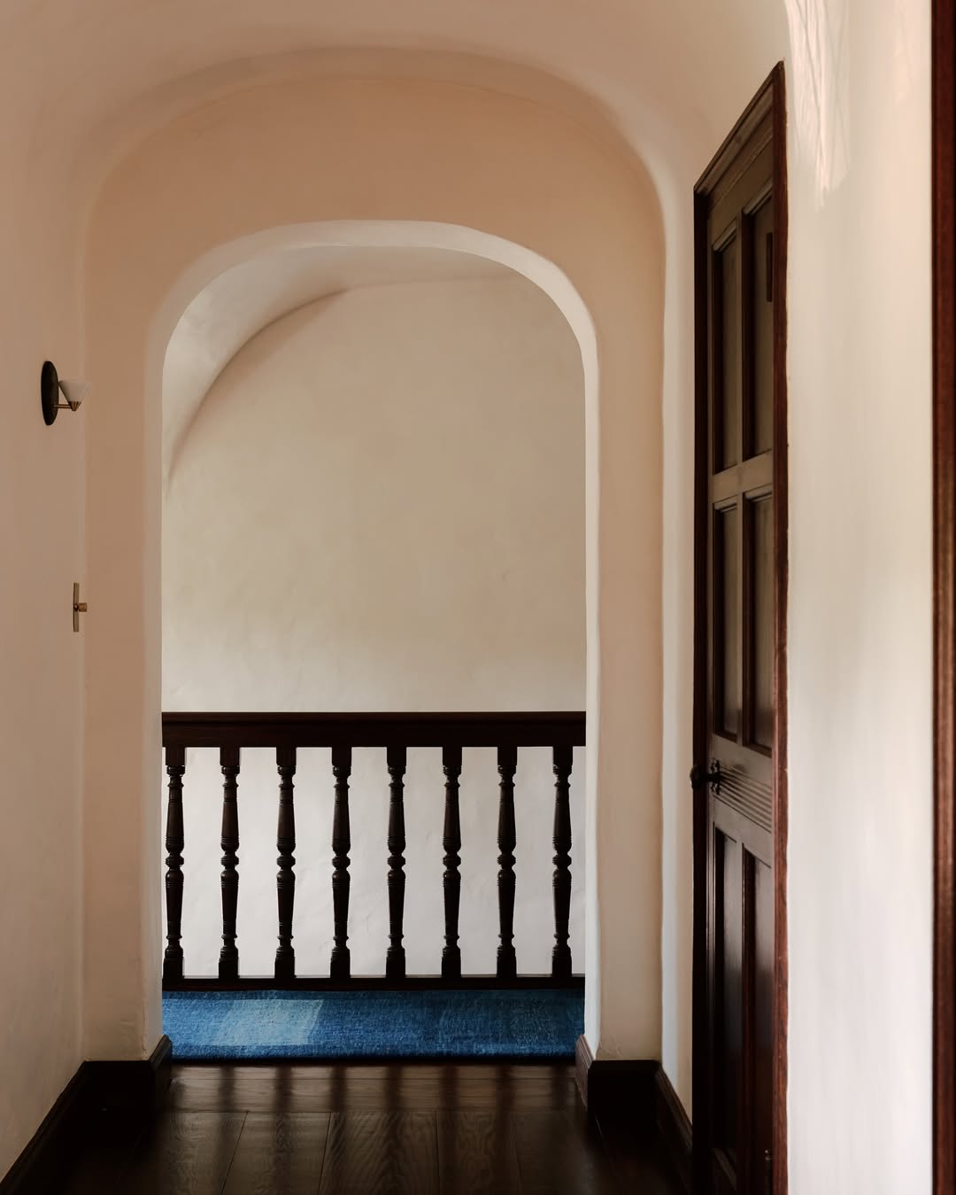 William Jess Laird (@william.jess.laird) photographs a remarkable 1927 John Russell Pope Tudor reimagined by @gen_assembly for @archdigest
⠀⠀⠀⠀⠀⠀⠀⠀⠀
Styling @timbrwn
Written by @morganhannahg
⠀⠀⠀⠀⠀⠀⠀⠀⠀
#WilliamJessLaird #Photographer #ArchitecturalDigest #GeneralAssembly