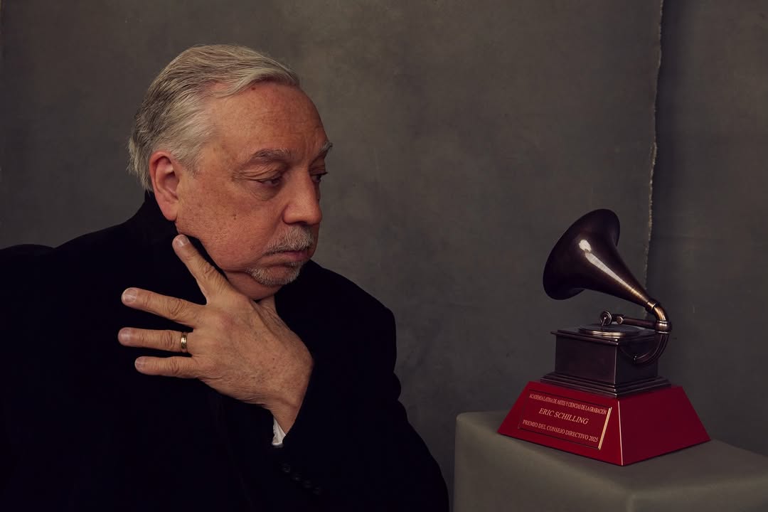 Ruven Afanador (@ruvenafanador) photographs the winners of the 26th Annual Latin GRAMMY Awards in Las Vegas for the Latin Recording Academy.
⠀⠀⠀⠀⠀⠀⠀⠀⠀
#RuvenAfanador #Photographer #LatinGrammys