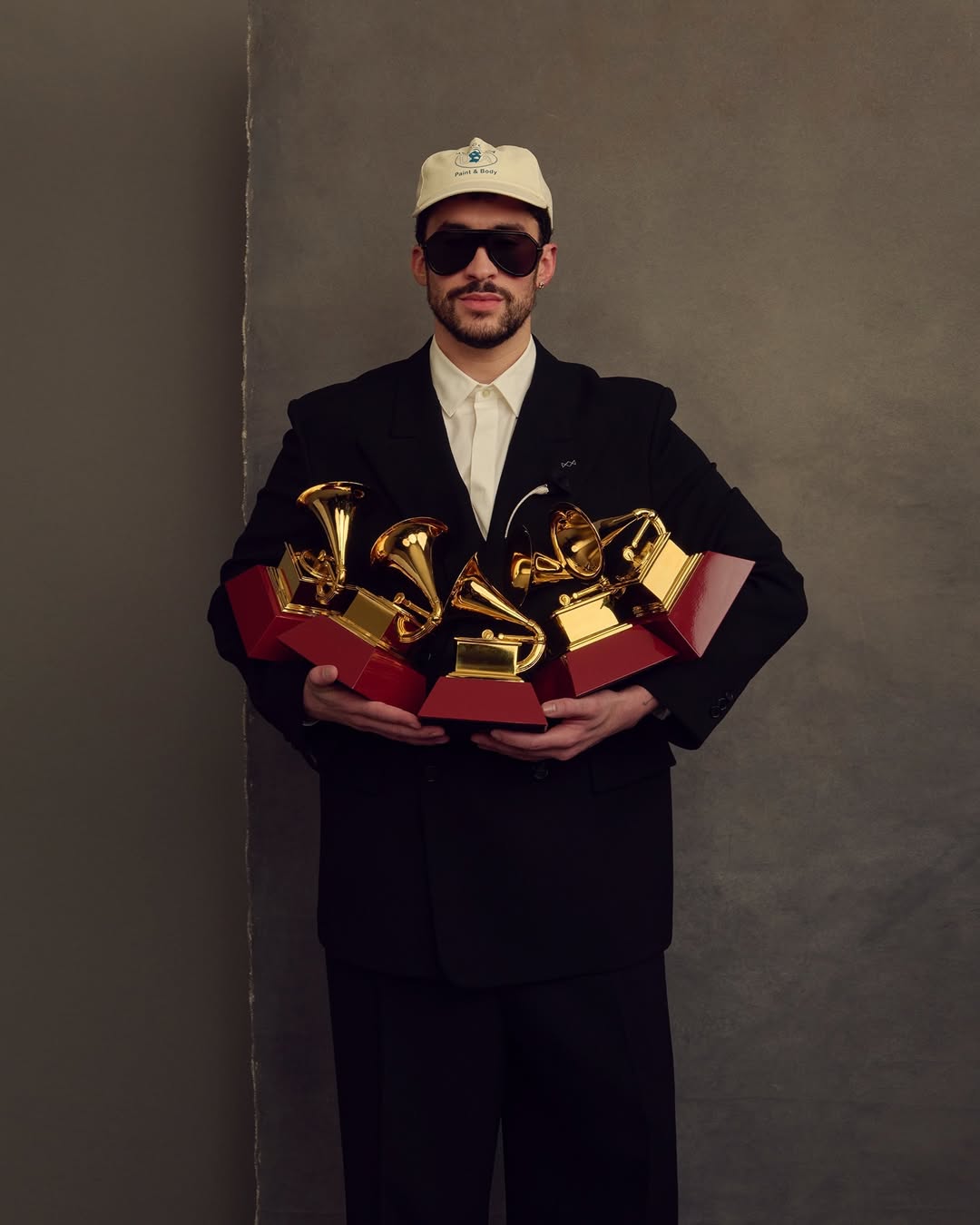 Ruven Afanador (@ruvenafanador) photographs the winners of the 26th Annual Latin GRAMMY Awards in Las Vegas for the Latin Recording Academy.
⠀⠀⠀⠀⠀⠀⠀⠀⠀
#RuvenAfanador #Photographer #LatinGrammys