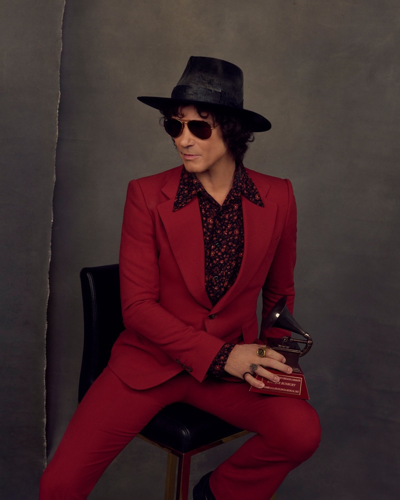 Ruven Afanador (@ruvenafanador) photographs the winners of the 26th Annual Latin GRAMMY Awards in Las Vegas for the Latin Recording Academy.
⠀⠀⠀⠀⠀⠀⠀⠀⠀
#RuvenAfanador #Photographer #LatinGrammys