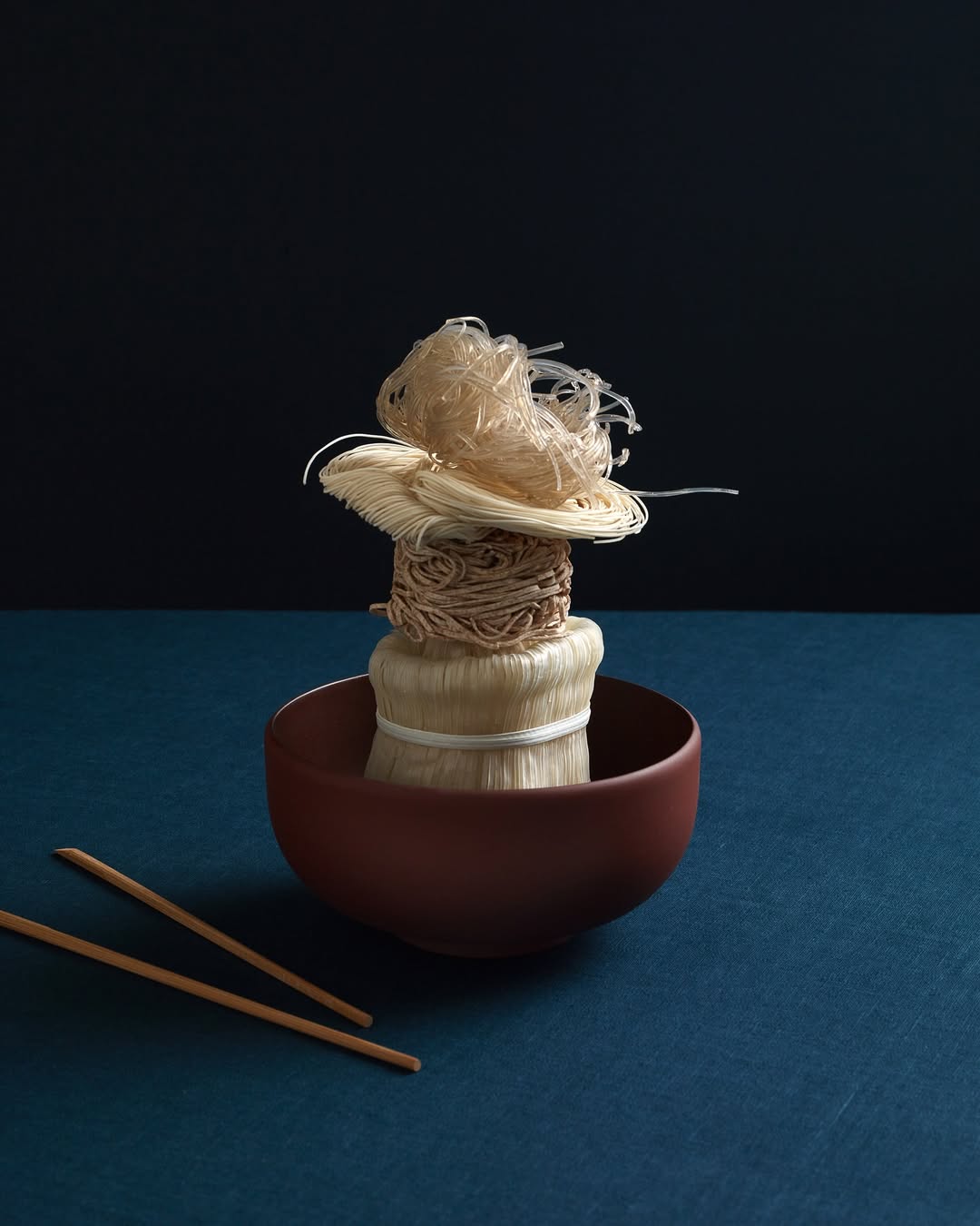 Beate Sonnenberg (@beatesonnenbergstudio) photographs a new collection of tableware by @aaronprobyndesign
⠀⠀⠀⠀⠀⠀⠀⠀⠀
Styling by @_rebecca_mcevoy_
⠀⠀⠀⠀⠀⠀⠀⠀⠀
#BeateSonneberg #Photographer #AaronProbynDesign