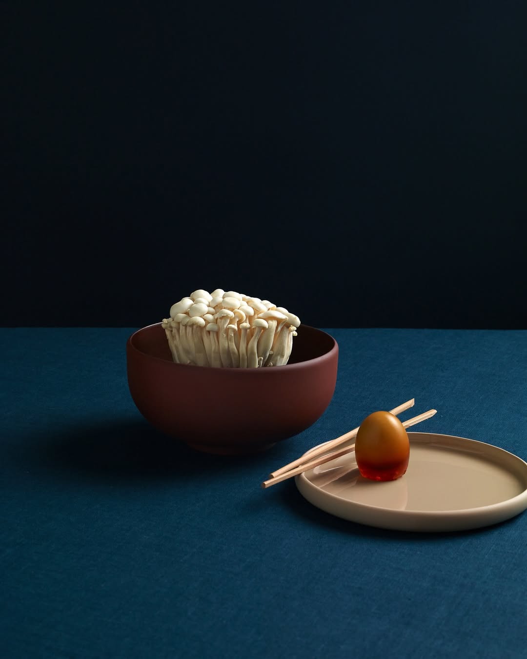 Beate Sonnenberg (@beatesonnenbergstudio) photographs a new collection of tableware by @aaronprobyndesign
⠀⠀⠀⠀⠀⠀⠀⠀⠀
Styling by @_rebecca_mcevoy_
⠀⠀⠀⠀⠀⠀⠀⠀⠀
#BeateSonneberg #Photographer #AaronProbynDesign