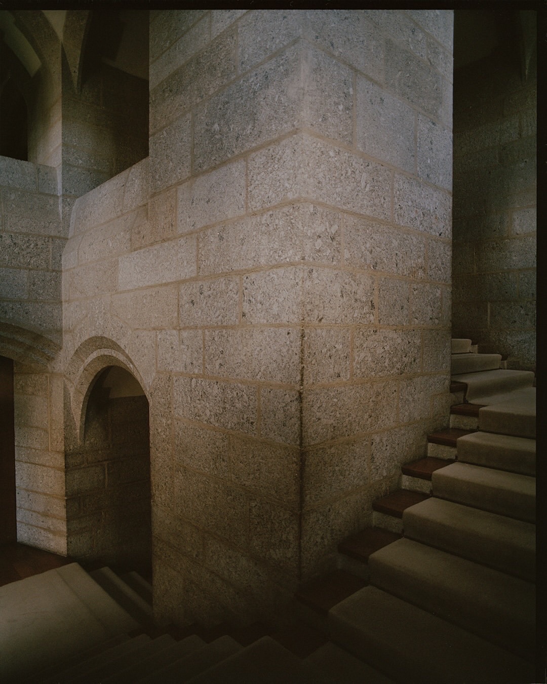 Rich Stapleton (@rvstapleton) photographs Castle Drogo for @holidayinteriorsgardens
⠀⠀⠀⠀⠀⠀⠀⠀⠀
Assistant: @alexandercollinsstudio
Stylist: @virginiebenarroch
Production: @producing_love
Editors: @sophiepinet @christopherniquet
Art Direction: @edouardmartinrilhac
Design: @marinmuteaud @sophihuff
⠀⠀⠀⠀⠀⠀⠀⠀⠀
#RichStapleton #Photographer #CastleDrogo #HolidayInteriorsandGardens