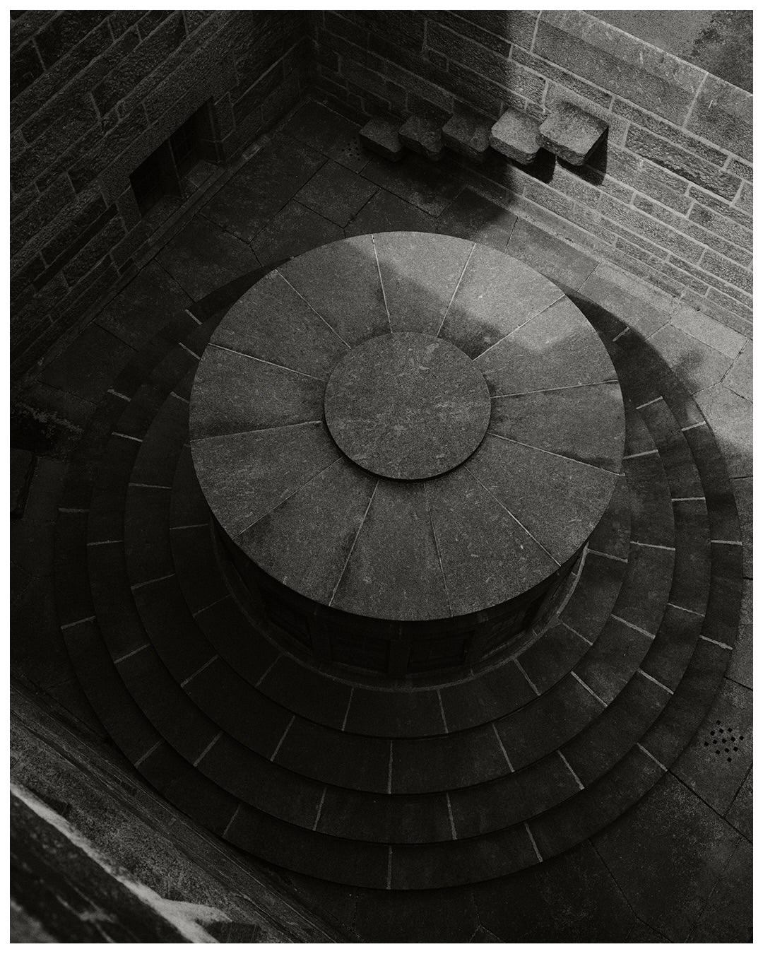 Rich Stapleton (@rvstapleton) photographs Castle Drogo for @holidayinteriorsgardens
⠀⠀⠀⠀⠀⠀⠀⠀⠀
Assistant: @alexandercollinsstudio
Stylist: @virginiebenarroch
Production: @producing_love
Editors: @sophiepinet @christopherniquet
Art Direction: @edouardmartinrilhac
Design: @marinmuteaud @sophihuff
⠀⠀⠀⠀⠀⠀⠀⠀⠀
#RichStapleton #Photographer #CastleDrogo #HolidayInteriorsandGardens