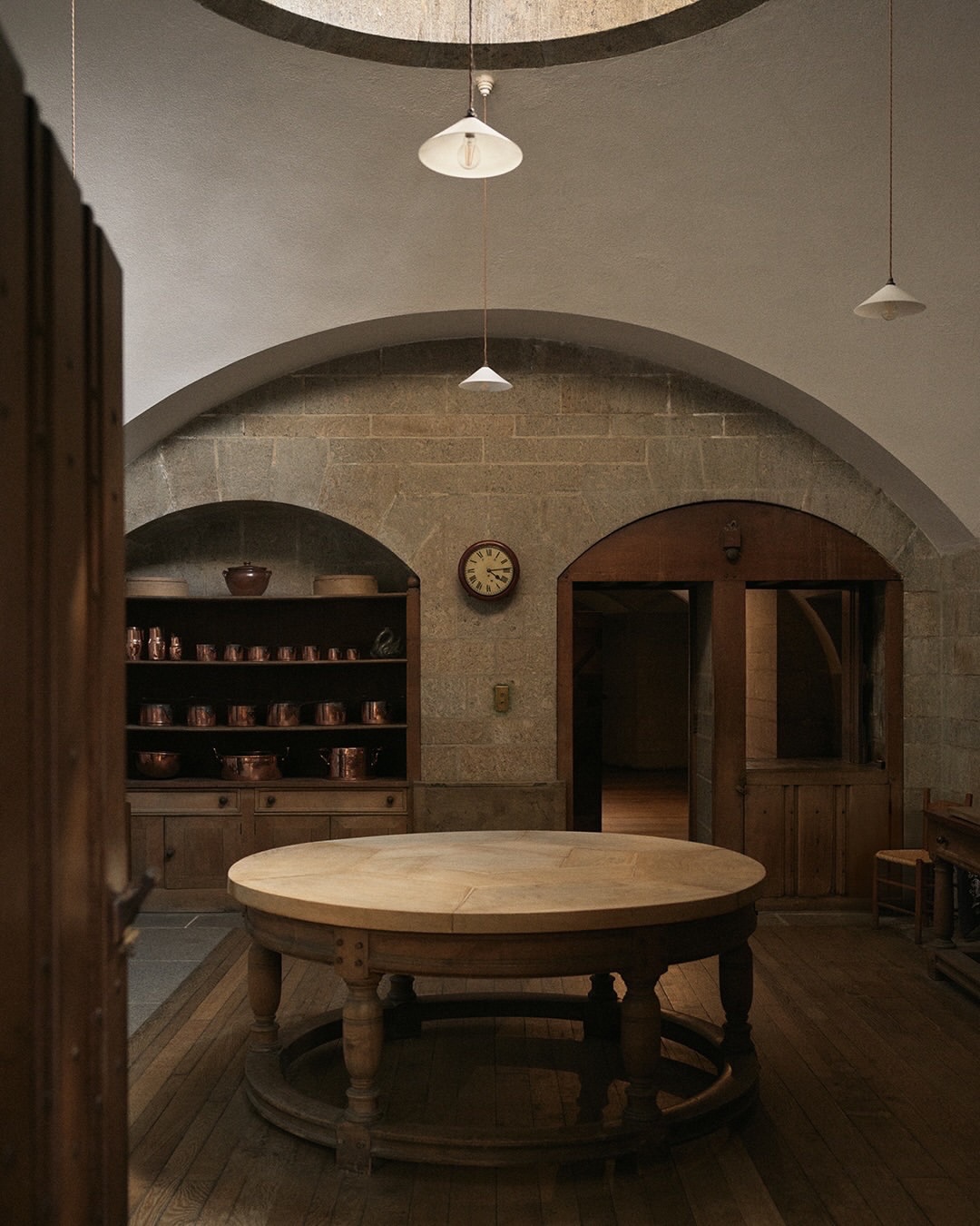 Rich Stapleton (@rvstapleton) photographs Castle Drogo for @holidayinteriorsgardens
⠀⠀⠀⠀⠀⠀⠀⠀⠀
Assistant: @alexandercollinsstudio
Stylist: @virginiebenarroch
Production: @producing_love
Editors: @sophiepinet @christopherniquet
Art Direction: @edouardmartinrilhac
Design: @marinmuteaud @sophihuff
⠀⠀⠀⠀⠀⠀⠀⠀⠀
#RichStapleton #Photographer #CastleDrogo #HolidayInteriorsandGardens