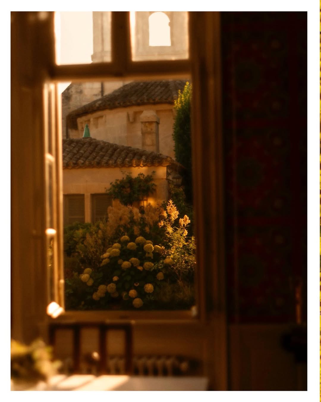 Maureen M. Evans (@maureenme) photographs two of France’s most storied wine estates: Château Rauzan-Ségla in Margaux and Château Canon in Saint-Émilion for @family_style.
⠀⠀⠀⠀⠀⠀⠀⠀⠀
Story by @monicamendi
⠀⠀⠀⠀⠀⠀⠀⠀⠀
#MaureenMEvans #Photographer #FamilyStyle