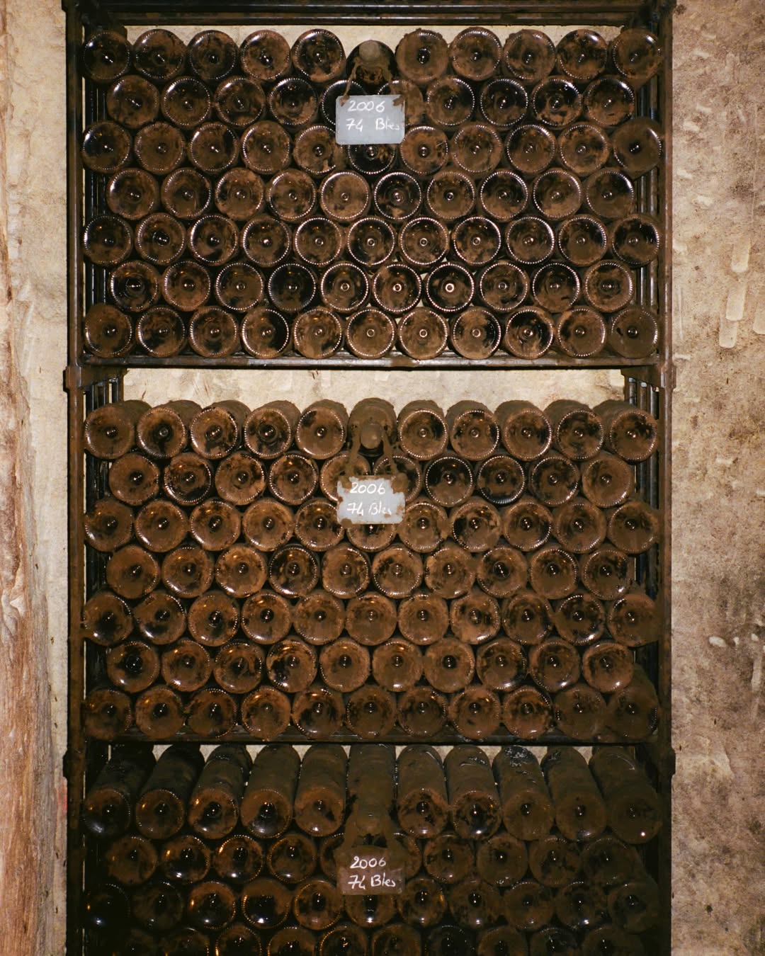 Maureen M. Evans (@maureenme) photographs two of France’s most storied wine estates: Château Rauzan-Ségla in Margaux and Château Canon in Saint-Émilion for @family_style.
⠀⠀⠀⠀⠀⠀⠀⠀⠀
Story by @monicamendi
⠀⠀⠀⠀⠀⠀⠀⠀⠀
#MaureenMEvans #Photographer #FamilyStyle