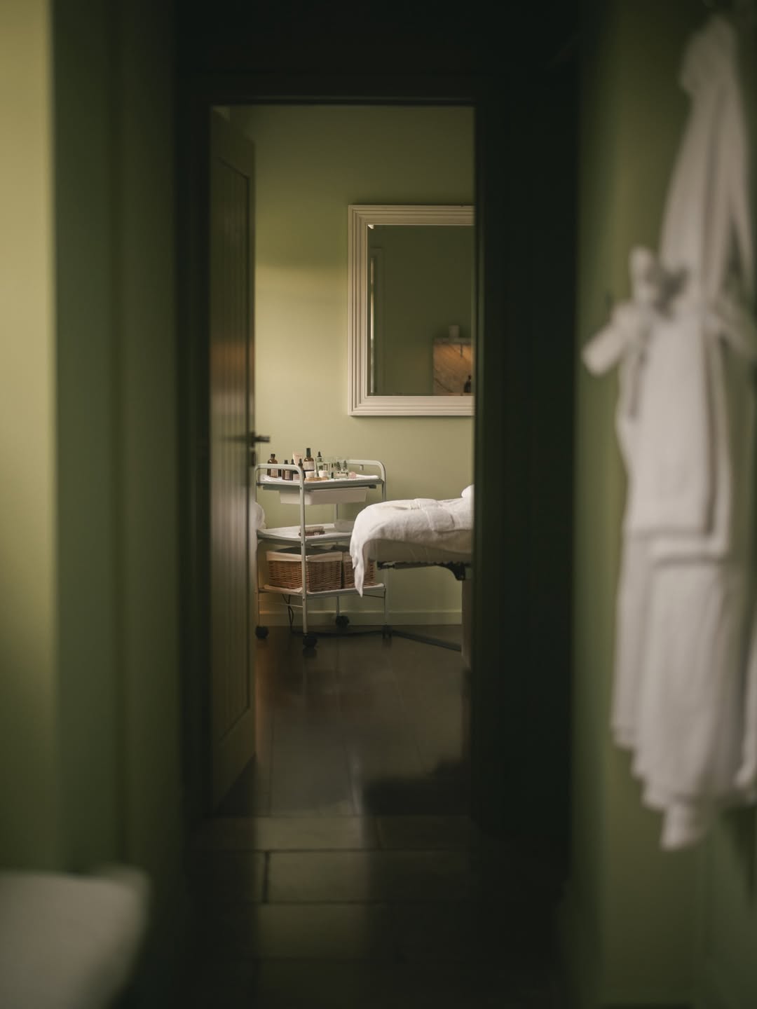 Finn Beales (@finn) photographs @thyme.england in the Cotswolds for @obsmagazine.
⠀⠀⠀⠀⠀⠀⠀⠀⠀
#FinnBeales #Photographer #TheObserver #Thyme