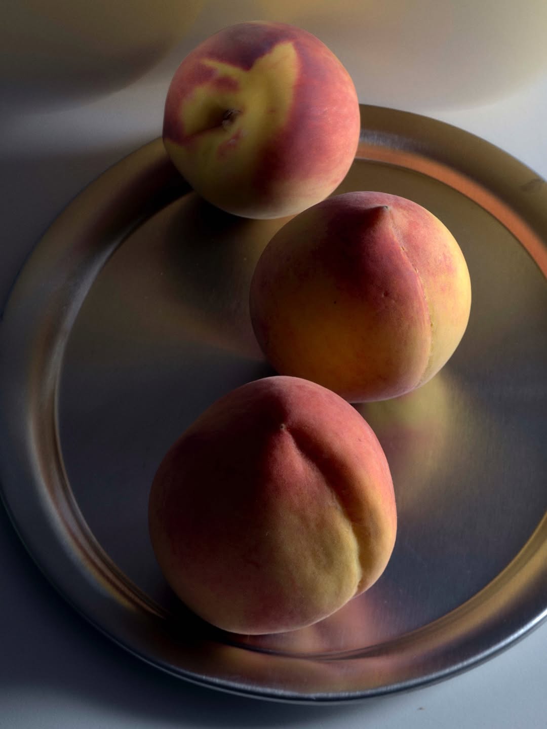 Grant Cornett (@grantcornett) photographs a personal project ‘Studies’ using ordinary objects from his studio. These still lifes reveal his distinct eye, turning the everyday into thoughtful, striking compositions.
⠀⠀⠀⠀⠀⠀⠀⠀⠀
#GrantCornett #Photographer #Studies