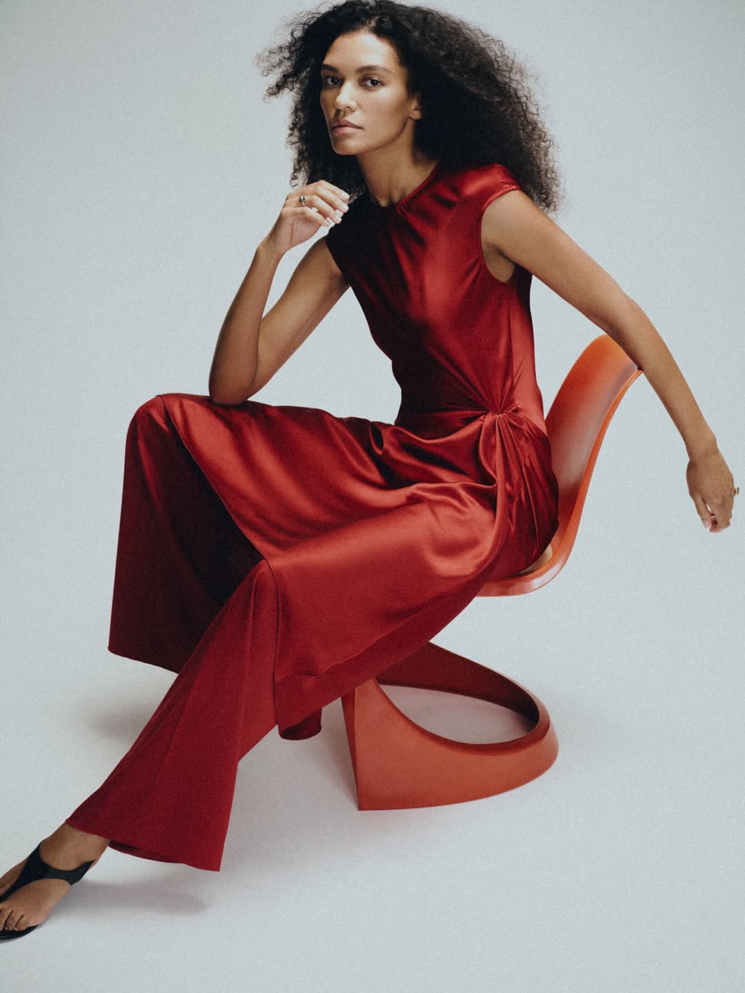 To round out International Women’s Month, we’re sharing recent work by prop stylist and set designer Amy Elise Wilson (@aelisew) for @argent’s SS26 collection, photographed by @sumustecaplioglu. 
⠀⠀⠀⠀⠀⠀⠀⠀⠀
Argent is redefining modern workwear through the lens of function, confidence, and equity. Founded by @salichristeson, Argent brings a thoughtful, purposeful approach to dressing, designed to support how women live and work today.
⠀⠀⠀⠀⠀⠀⠀⠀⠀
#AmyEliseWilson #PropStylist #Argent #InternationalWomensMonth