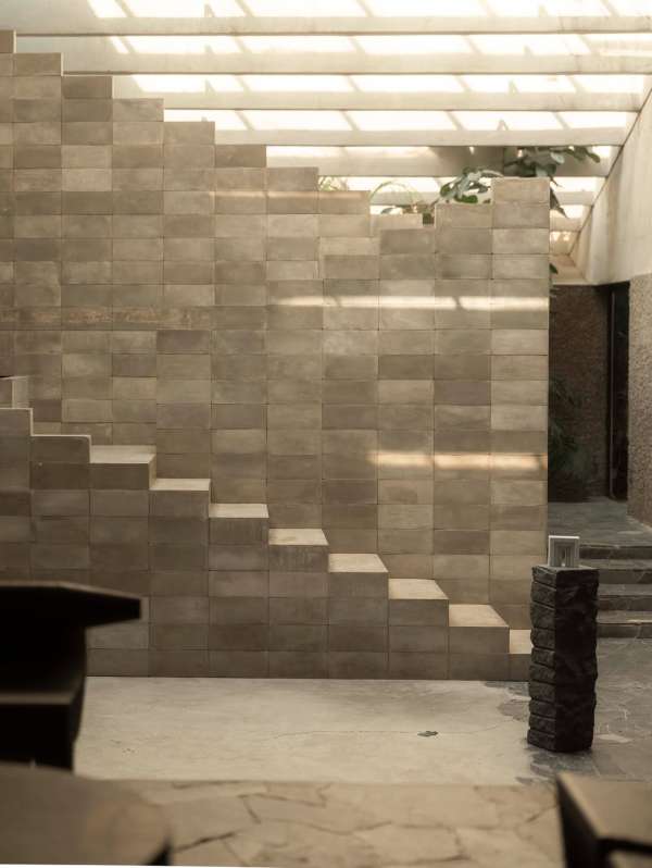 Maureen M. Evans directs and photographs sc...