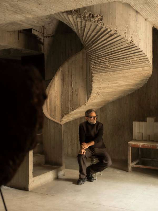 Maureen M. Evans directs and photographs sc...