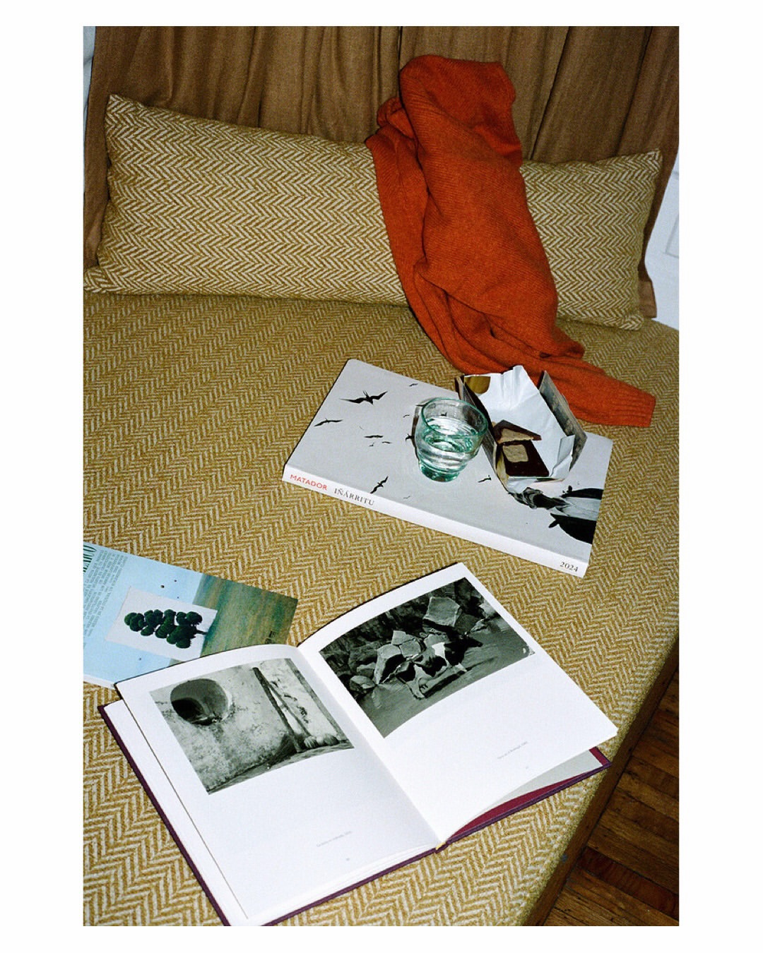 Lucia Bell-Epstein (@luuuuush) photographs @casabosquespension, a guesthouse by @savvystudio consisting of ten thoughtful and harmonious bedrooms around @casabosques bookshop in Roma Norte, México City.
⠀⠀⠀⠀⠀⠀⠀⠀⠀
#LuciaBellEpstein #Photographer #CasaBosquesPension