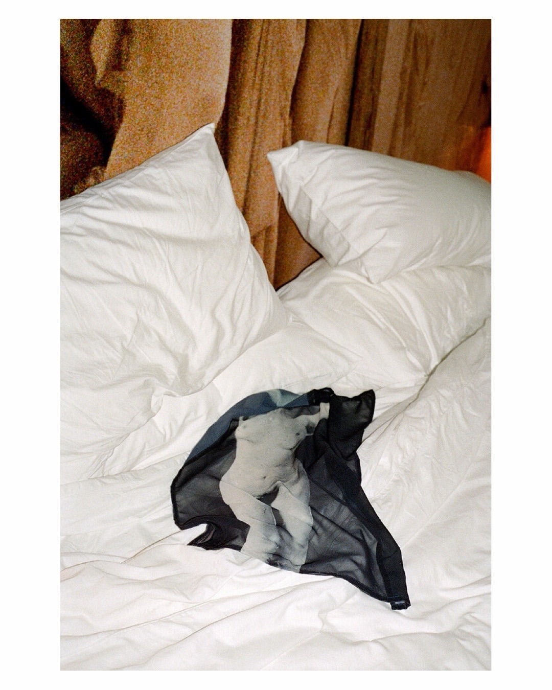 Lucia Bell-Epstein (@luuuuush) photographs @casabosquespension, a guesthouse by @savvystudio consisting of ten thoughtful and harmonious bedrooms around @casabosques bookshop in Roma Norte, México City.
⠀⠀⠀⠀⠀⠀⠀⠀⠀
#LuciaBellEpstein #Photographer #CasaBosquesPension