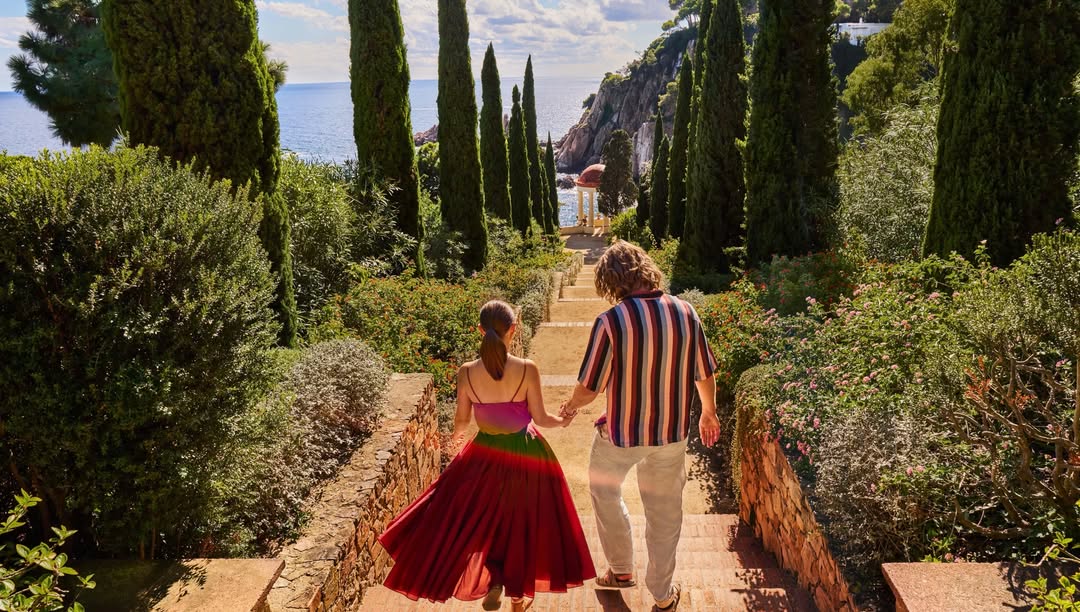 Gentl and Hyers (@gentlandhyers) direct & photograph summer in Barcelona for @citibank. Production by @lairdandgoodcompany.
Agency @leo.nyc
EP @jenarcese
Senior AD @magicharps
Stylist Jo Ryan
Art and Props Berta Gomez
DP @caleb_seppala
AD Silvia Esquivel
Barcelona Production 247
First Assist @lucyrebackk
Digi @cocominnie14
#GentlandHyers #Director #Photographer #Citibank #Barcelona