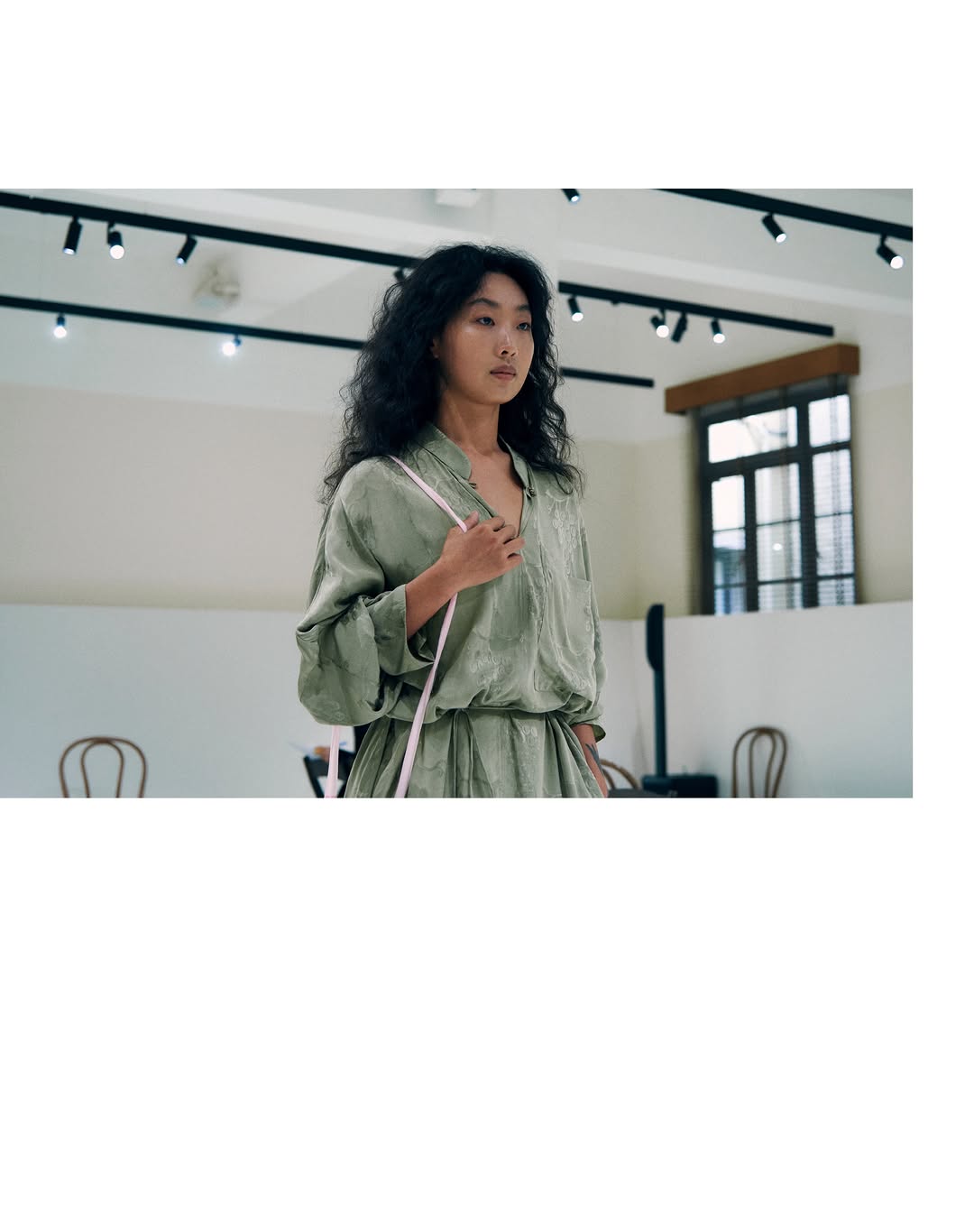Xavier Mas (@xaviermasphotography) photographs behind the scenes for the recent AW26 @samuelguiyang show “Dream Forward” in Shanghai.
⠀⠀⠀⠀⠀⠀⠀⠀⠀
#XavierMas #Photographer #SamuelGuiYang #ShanghaiFashionWeek