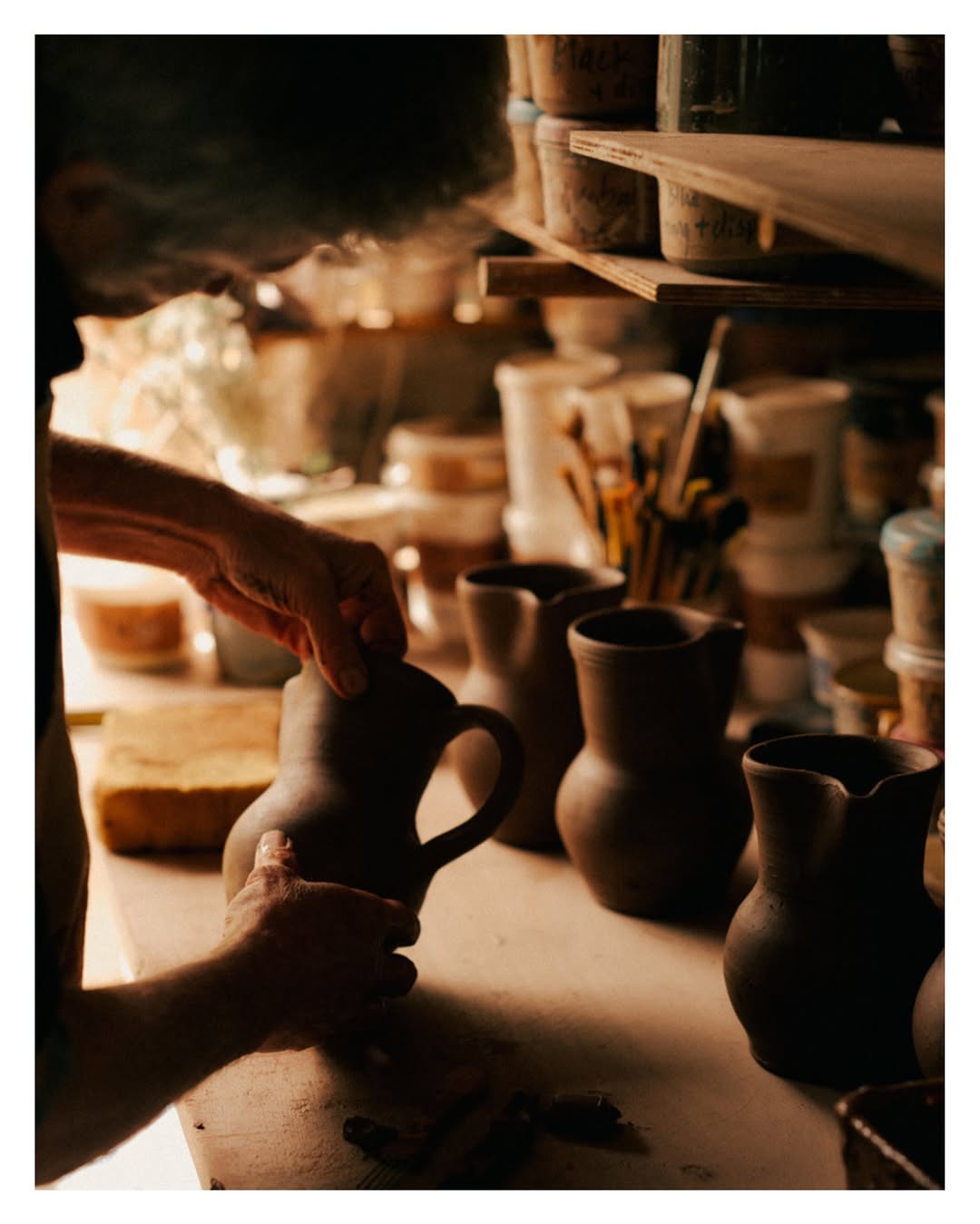 Finn Beales (@finn) photographs ceramicist James Burnett-Stuart at his workshop on the edge of a farm outside Kington, Herefordshire.
⠀⠀⠀⠀⠀⠀⠀⠀⠀
James makes all of his pots by hand using red earthenware. Each piece is slipped and glazed, with many altered directly off the wheel through scalloping, fluting, and pressing.
⠀⠀⠀⠀⠀⠀⠀⠀⠀
“When I arrived at the workshop I found myself drawn almost immediately to his hands. The creases packed with clay and the particular way a potter’s hands hold things, cradling rather than gripping, feeling for weight and temperature simultaneously. I wanted to get close to that.”
⠀⠀⠀⠀⠀⠀⠀⠀⠀
— Finn Beales
⠀⠀⠀⠀⠀⠀⠀⠀⠀
#FinnBeales #Photography #Ceramics #JamesBurnettStuart #LairdandGoodCompany