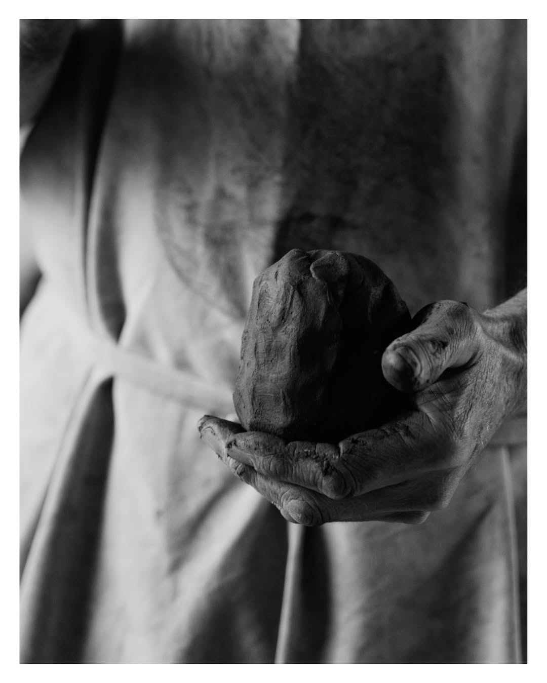 Finn Beales (@finn) photographs ceramicist James Burnett-Stuart at his workshop on the edge of a farm outside Kington, Herefordshire.
⠀⠀⠀⠀⠀⠀⠀⠀⠀
James makes all of his pots by hand using red earthenware. Each piece is slipped and glazed, with many altered directly off the wheel through scalloping, fluting, and pressing.
⠀⠀⠀⠀⠀⠀⠀⠀⠀
“When I arrived at the workshop I found myself drawn almost immediately to his hands. The creases packed with clay and the particular way a potter’s hands hold things, cradling rather than gripping, feeling for weight and temperature simultaneously. I wanted to get close to that.”
⠀⠀⠀⠀⠀⠀⠀⠀⠀
— Finn Beales
⠀⠀⠀⠀⠀⠀⠀⠀⠀
#FinnBeales #Photography #Ceramics #JamesBurnettStuart #LairdandGoodCompany