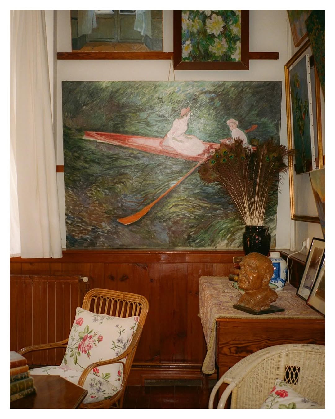 Maureen M. Evans (@maureenme) photographs the home and gardens of Claude Monet in Giverny during her travels last summer.

#MaureenMEvans #Photographer #Giverny #ClaudeMonet