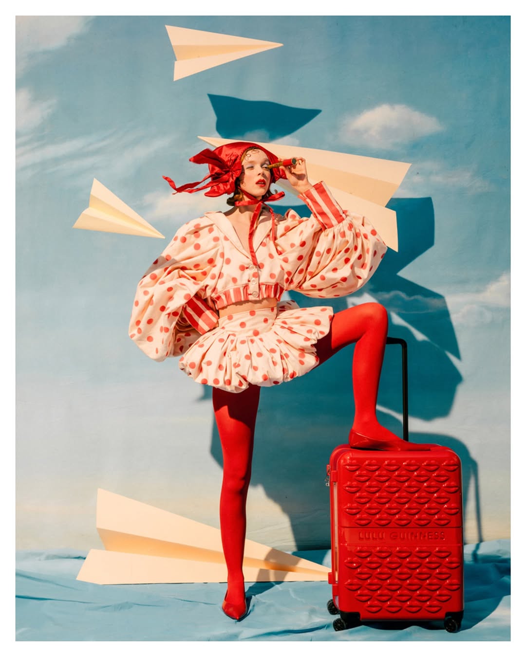 Makerie Studio (@makeriestudio) create sculptural paper props and set design for @lulu_guinness 

Photographed by @noemiottiliaszabo

#Makeriestudio #PaperArtists #Props #SetDesign #LuluGuinness