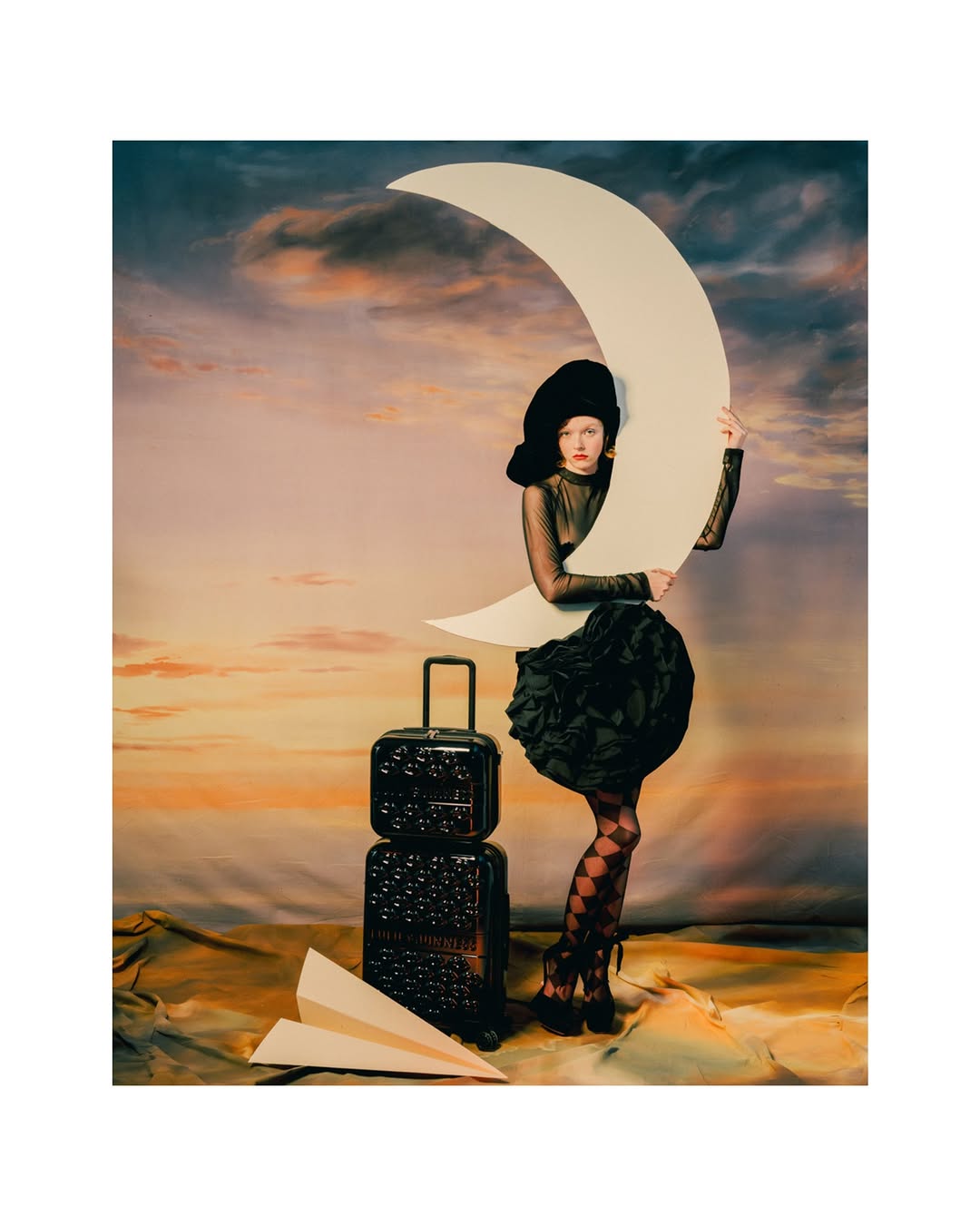 Makerie Studio (@makeriestudio) create sculptural paper props and set design for @lulu_guinness 

Photographed by @noemiottiliaszabo

#Makeriestudio #PaperArtists #Props #SetDesign #LuluGuinness