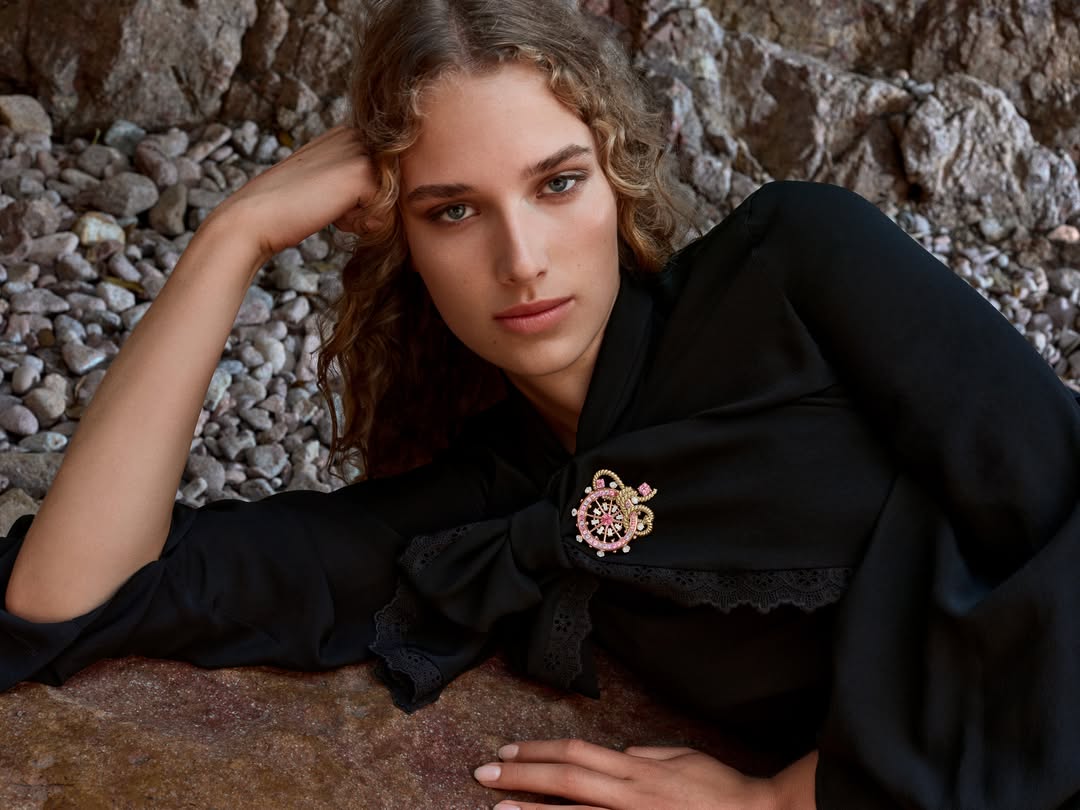 Marc de Groot captures the beauty of Van Cleef and...