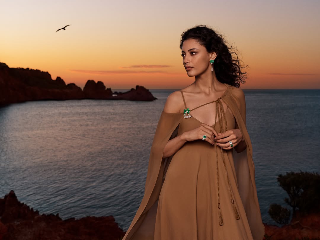 Marc de Groot captures the beauty of Van Cleef and...