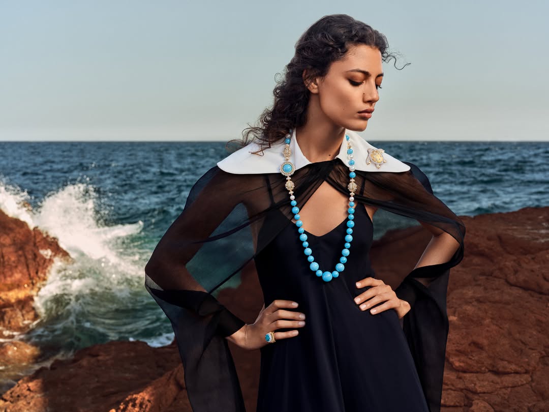 Marc de Groot captures the beauty of Van Cleef and...