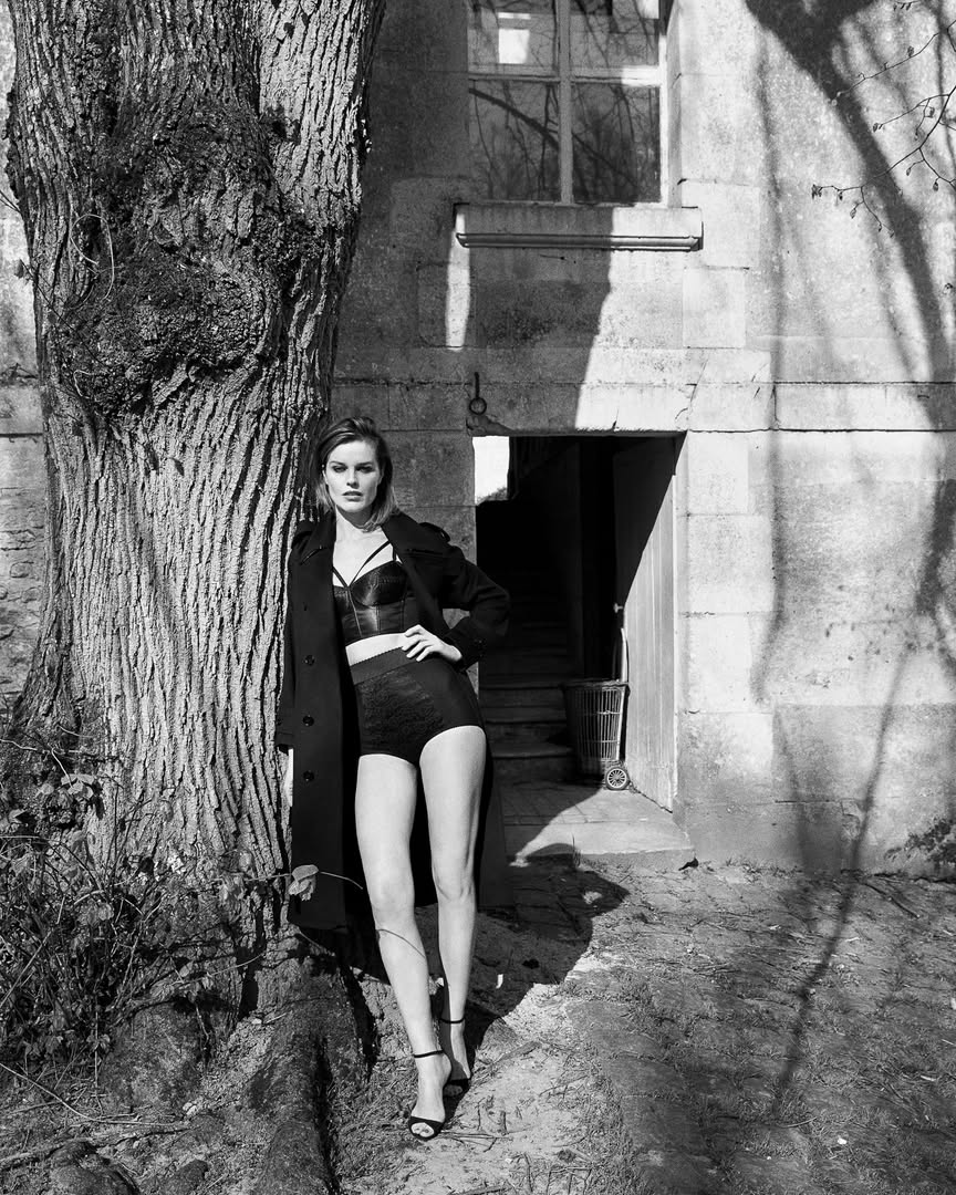 @evaherzigova  shot by @koraybirand for Elle Türk...