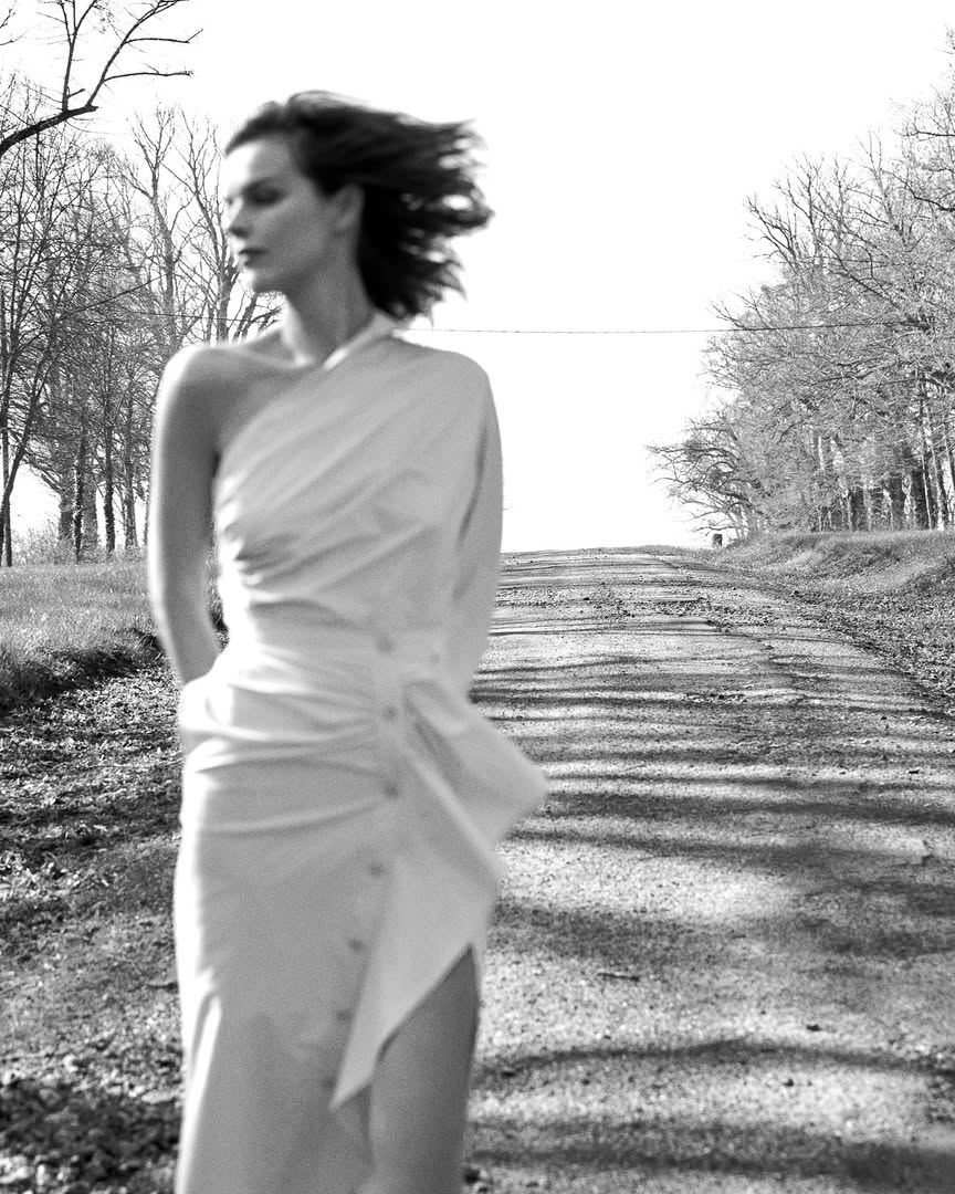 @evaherzigova  shot by @koraybirand for Elle Türk...