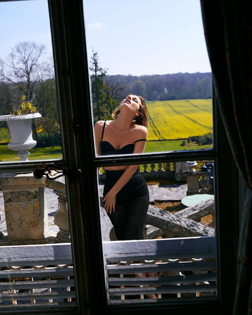 @evaherzigova  shot by @koraybirand for Elle Türk...