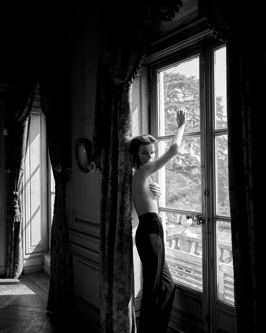 @evaherzigova  shot by @koraybirand for Elle Türk...