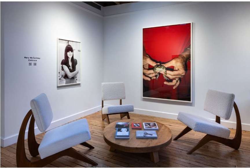 A HUG FROM THE ART WORLD |  Dec. 23