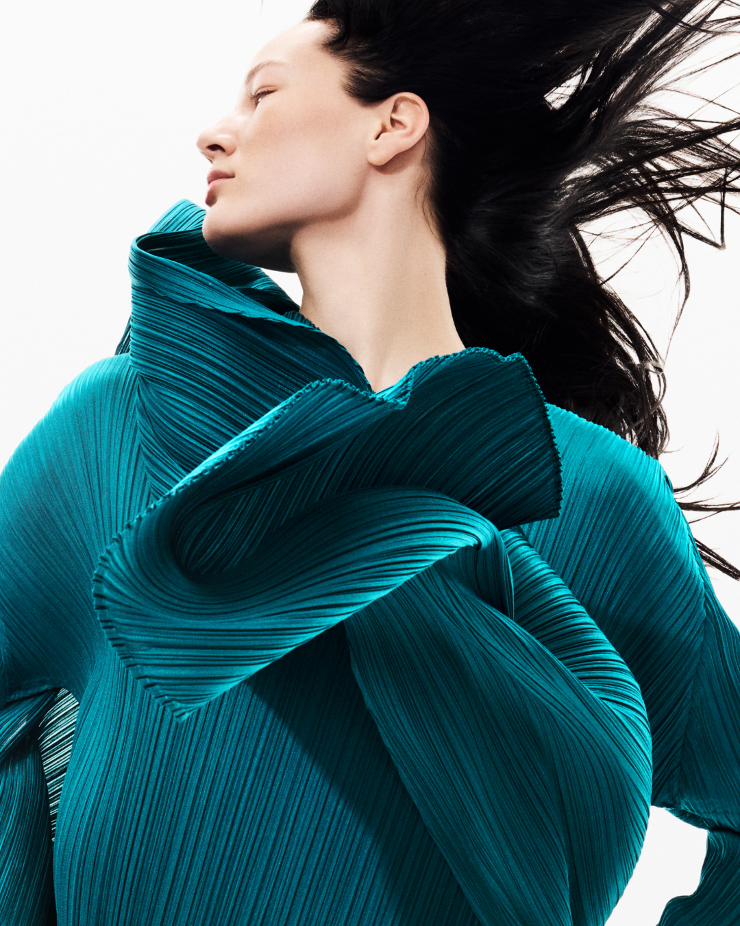Betina du Toit X PLEATS PLEASE ISSEY MIYAKE Nov. 25