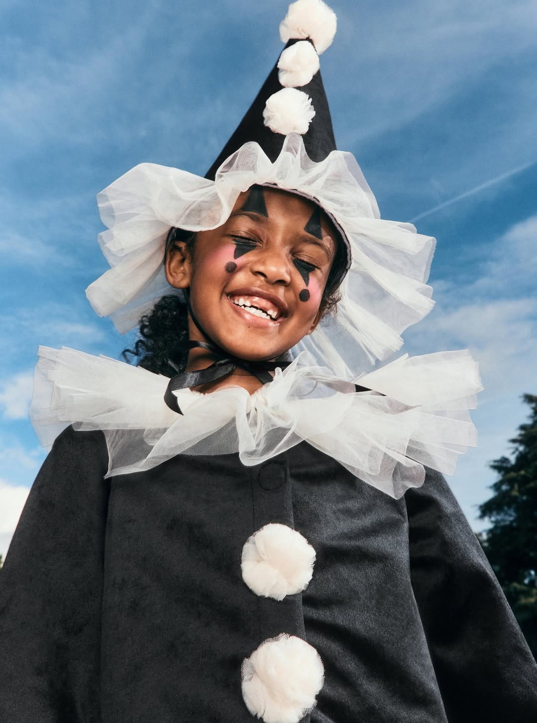 A @zarakids Halloween 👻🔍

Photographer Dan Beleui
Stylist @eliza_conlon
Makeup Artist @athenapaginton
Hair Artist @mariamartinez04
Set Designer @staci.lee
Tailor @fayeeo
Tailor @scarlett__osullivan
Child Wrangler Nicko Bendall
Child Wrangler Emma Cole @kidsonset_
Production Company @lgstudio_ 
Production Director @laurakgalligan 
Senior Producer @gracieyabsley
Production Manager @lima.walters

1st Photography Assistant @em_rbrt
2nd Photography Assistant Chloe Burgess
Digital Technician @brunoconrad
Styling Assistant @leti__guarino
Styling Assistant @ninascottsmith
Makeup Assistant Dakota Blacklawa-Lacy
Makeup Assistant @beautybyphebs
Makeup Assistant @alicia_flamarique
Set Assistant @niasamjohn
Set Assistant @charlie.fairs
Set Assistant @sophie_mai_
Set Assistant Jessa Thorpe
Production Coordinator @grainger.jake
Production Assistant @mikayah.noah
Production Assistant @rafaelramirezfilms
Production Assistant @georgephilllips