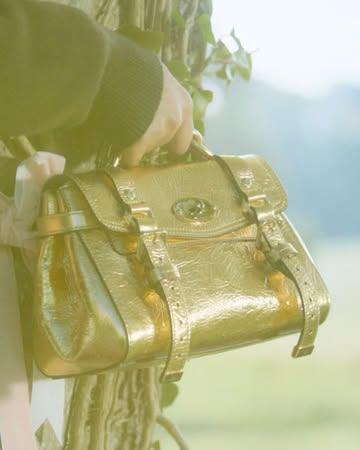 @mulberryengland Festive Campaign🎄✨🎀 🎁