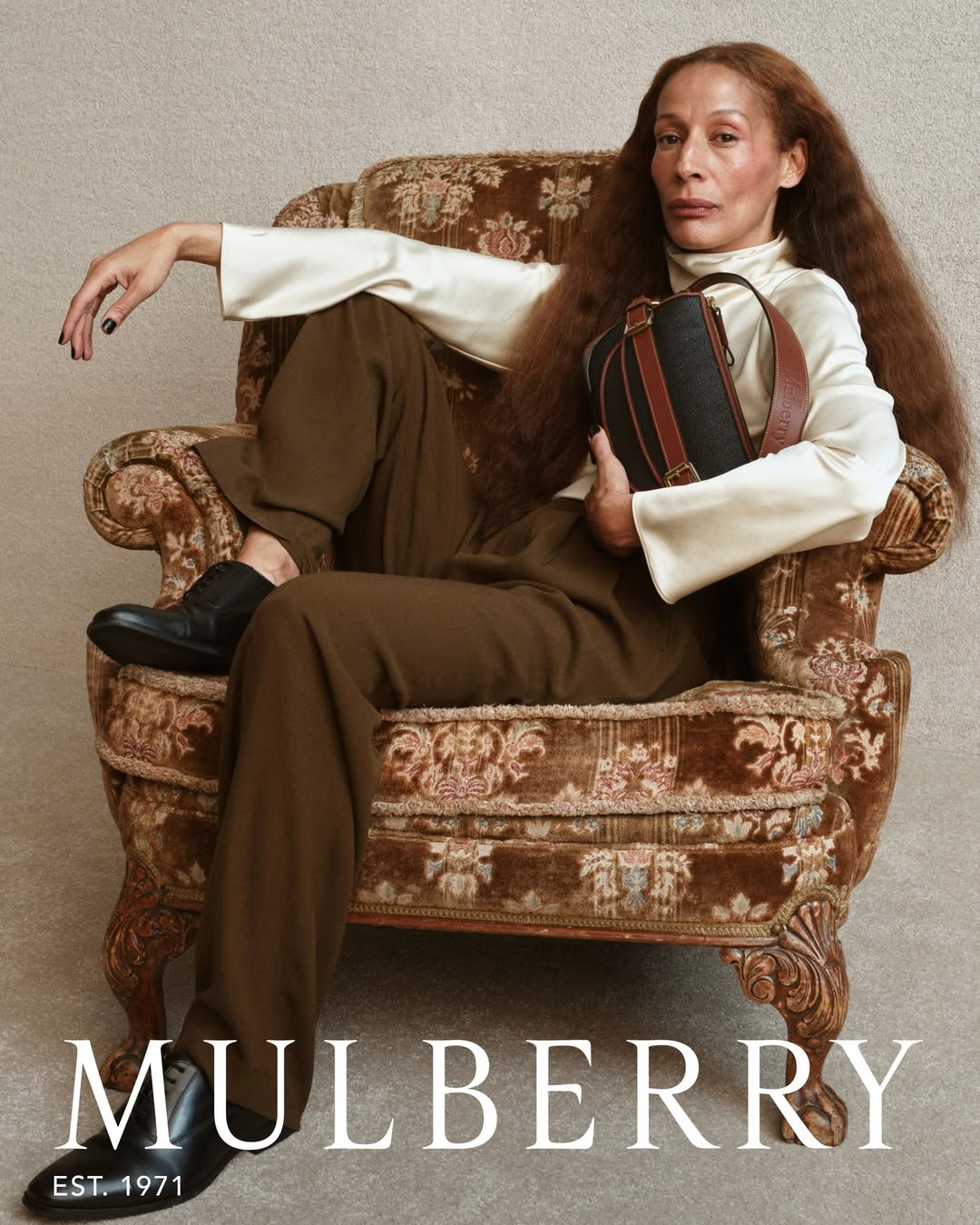 @mulberryengland 🌳

Photographer @julia_noni
DOP @georgedommpower
Video + Social @brandandconcept
Stylist @eliza_conlon @rep.agency
Set Designer @migsbento 
Casting @emmamatell @maworldgroup
Hair @soichiinagaki @maworldgroup
Make-up & Movement Direction @mata_marielle @thewallgroup
Manicurist @manicuredbysimone @archtheagency
Production Company @lgstudio_
Production Director @laurakgalligan
Producer @chloe_la

Models
@missyrayder @models1
@liviawalters @stormmodels
@leena_similu @lulumanagement