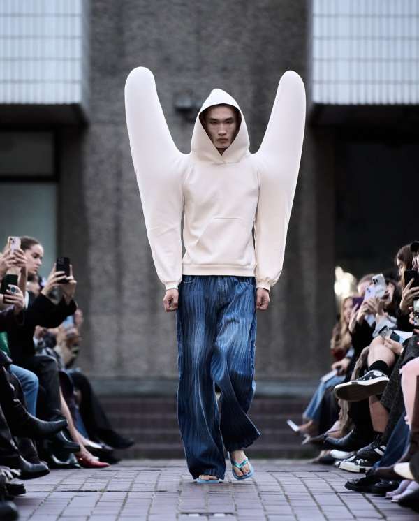 Behind the scenes of Harri SS26 at London F...