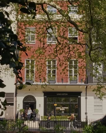 Louis Vuitton Hotel London Pop-Up by @annab...