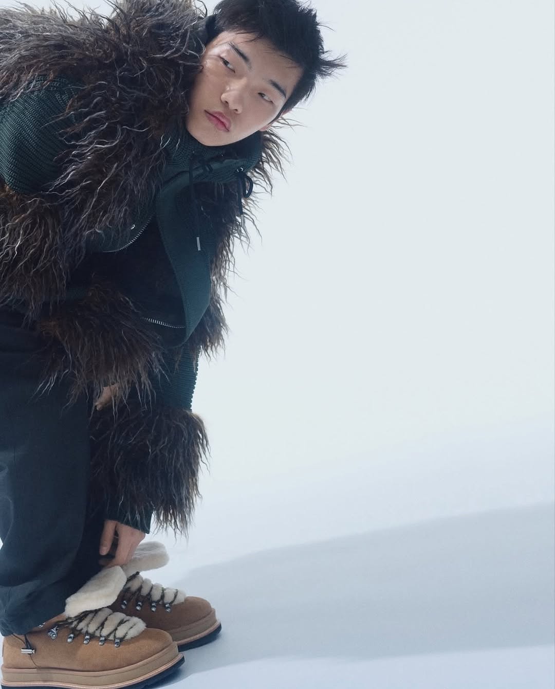 sacai x UGG photographed by @tanyaposternak & @zposternak 

Hair Stylist: @ramoneyluv 
Makeup Artist: @mariaduhart 
Manicurist: @beatrice_eni 
Set Designer: @mila_ty 
Casting Director: @dmcasting 
Talent: @agellyva @ashleyradjarame @seanjung_ 

Shot in Paris, September 2025