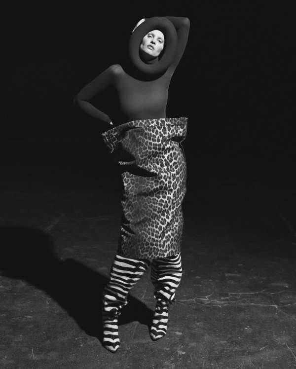 Harper’s Bazaar France with @lara_stone pho...