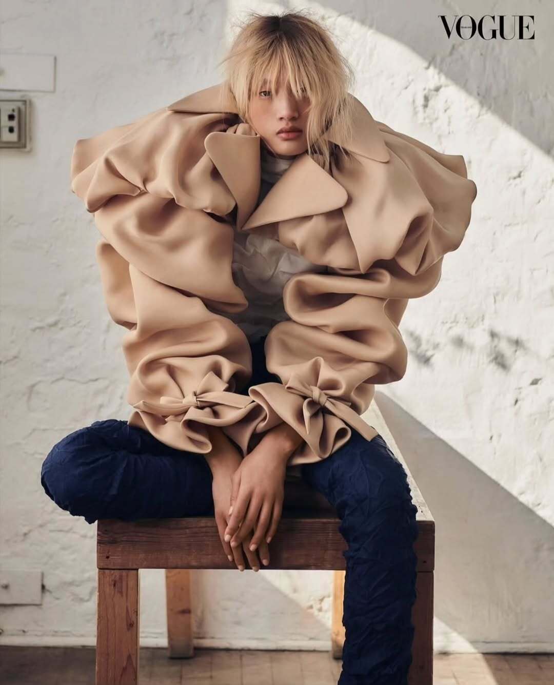Merci @damianfoxe pour cette belle série d'images
@voguethailand
Thanks
@kullawit @yilan_hua
Styling @mrbitton
Makeup @adamdecruz
Hair @eduardobravohair
Nails @tejinderdhillon_
Casting @paulisaac
Digital and Lightning @finnwaring
Fashion Assistant @edenmolenstyling
On set fashion assistant @martinnbarre
Studio location @lpovs
Créateurs
@ashistudio @ramialaliofficial @jeanpaulgaultier @giambattistavalliparis @maisonvalentino @alessandro_michele