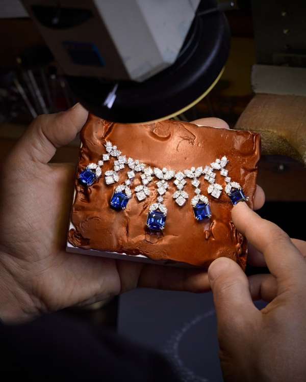 #HarryWinston @harrywinston Finishing by @v...