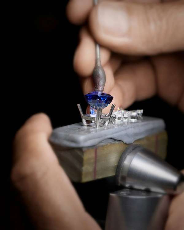 #HarryWinston @harrywinston Finishing by @v...