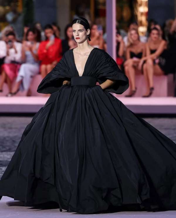 Miriam Sanchez opening @carolinaherrera by ...