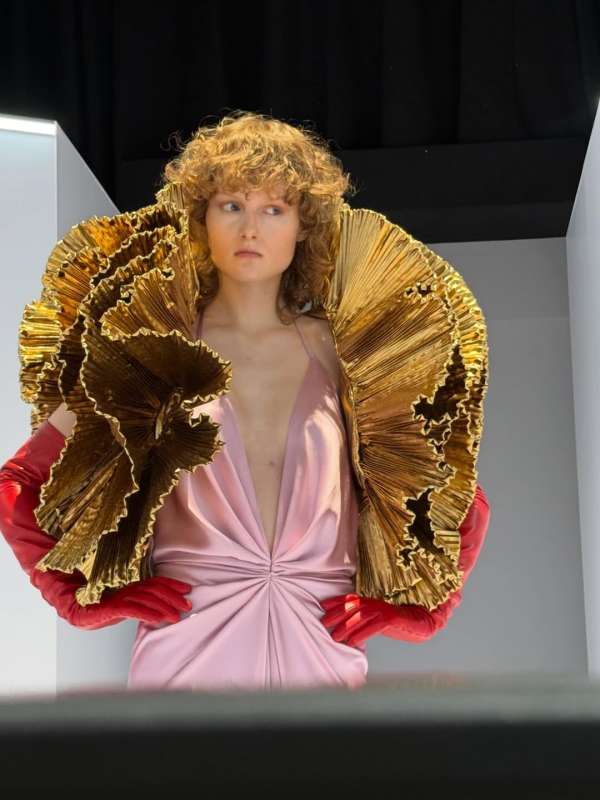 Helena à la Fassbinder @maisonvalentino cou...