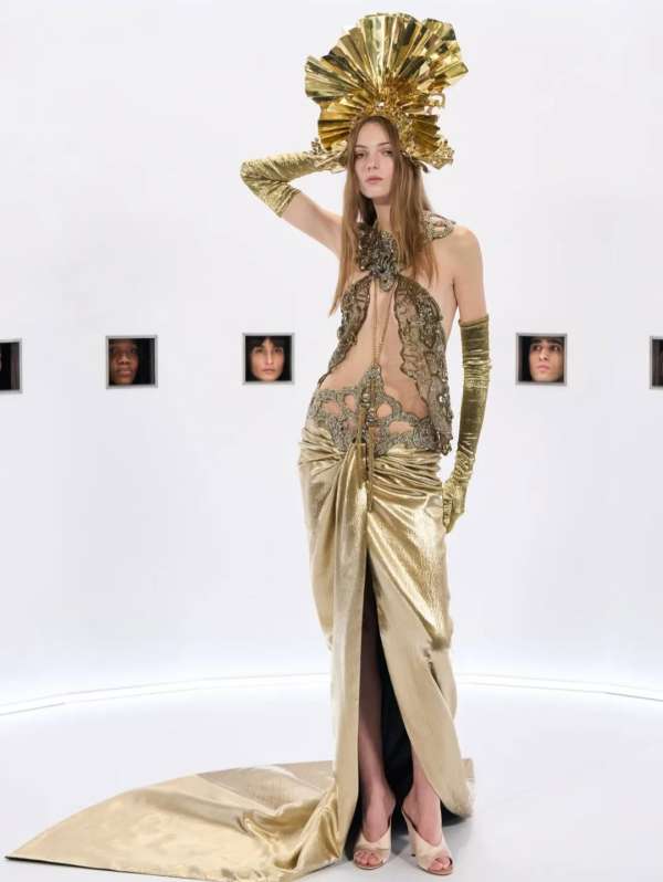 Specula Mundi @maisonvalentino couture